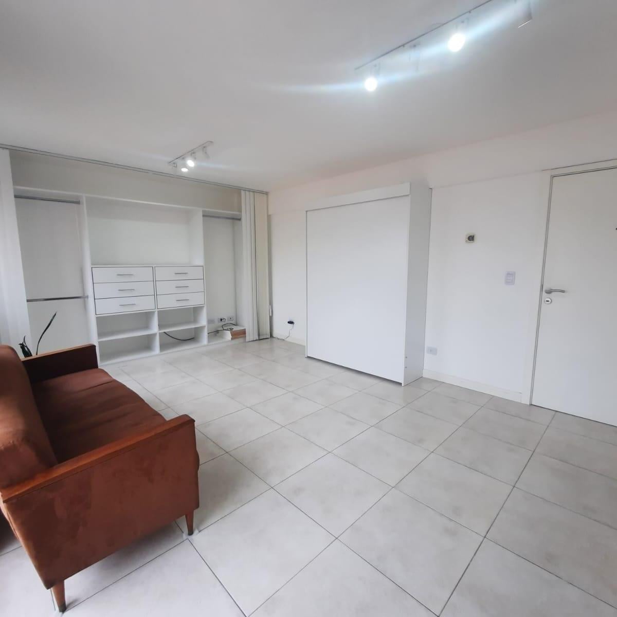 Alquiler Monoambiente. San Martin 3060 2do F