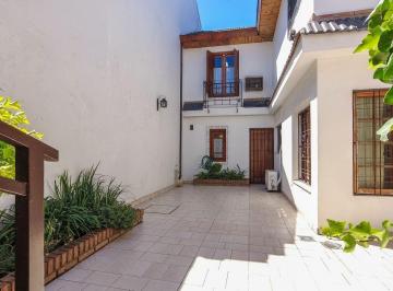 Casa · 140m² · 5 Ambientes · 1 Cochera · Venta - Casa 5 Amb Patio, Cochera y Terraza