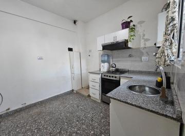 Departamento de 2 ambientes, General San Martín · Depto 2 Amb, 1 Piso por Escalera. Patio C/lavadero. Placard. Luminoso. Reafacc. Buena Ubic.