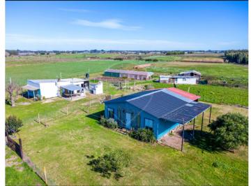 Casa · 176m² · 7 Ambientes · 2 Cocheras · Alquiler 2 Casas y Campo 3.7 Hás Totoral del Sauce