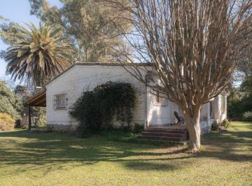 Casa de 7 ambientes, Unquillo · Casa de Campo en Venta Apto Credito en Unquillo - 4 Dorm. - 1650 m² Tereno