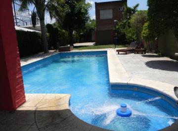 Casa · 172m² · 4 Ambientes · 1 Cochera · Casa con Pileta y Quincho en Los Polvorines