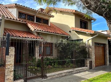 Casa · 262m² · 6 Ambientes · 1 Cochera · Casa en Venta de 6 Ambientes en Olivos Golf con Jardín y Pileta