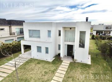Casa · 175m² · 5 Ambientes · 2 Cocheras · Casa en Alquiler Anual Barrio Ceibos Puertos, Escobar