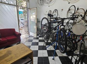 Local comercial de 1 ambiente, Villa General Mitre · Local Sobre Vía Pública Excelente Ubicación Bño y Cocina Sin Expensas