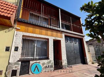 Casa · 178m² · 4 Ambientes · 2 Cocheras · Venta Casa de 4 Ambientes con Cochera, Patio, Quincho en Remedios de Escalada