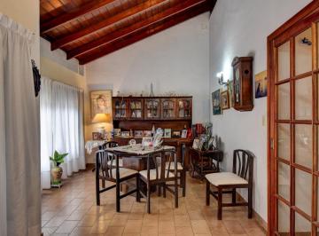 Casa · 120m² · 3 Ambientes · 2 Cocheras · Casa en Venta 3 Ambientes con Jardin y Cochera en San Isidro.