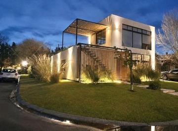 Quinta vacacional · 210m² · 5 Ambientes · Casa Quinta en Alquiler en La Comarca, General Pacheco, Tigre