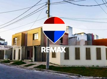 Casa · 111m² · 3 Ambientes · 1 Cochera · Casa Venta B° Las Magdalenas Grand Bourg