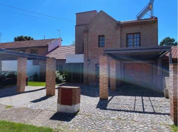 Casa · 300m² · 12 Ambientes · 6 Cocheras · Venta Casa 3 Dorm. 1 con Baño en Suite, 875 m Terreno, 330 Cubiertos, Galería, Pileta!