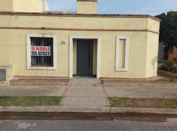 Casa de 4 ambientes, Córdoba · Alquilo Casa 2 Dorm. Frente Espacio Verde