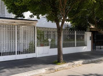 Casa · 213m² · 8 Ambientes · 1 Cochera · Venta Dos Casas en B Las Margaritas