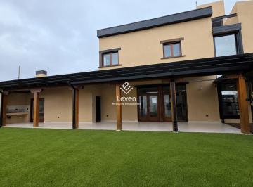 Casa · 237m² · 6 Ambientes · 3 Cocheras · Venta Casa de 3 Dorm. Tejas III