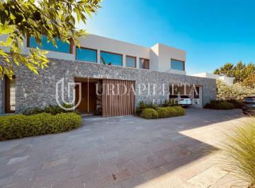 Casa · 477m² · 10 Ambientes · 6 Cocheras · Casa en Venta en Pilará, Comunidad El Tonó