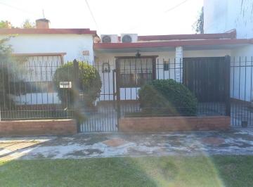 Casa · 92m² · 4 Ambientes · 2 Cocheras · Venta Casa en Padua 3 Amb/dep. Coch. Jardin/quincho
