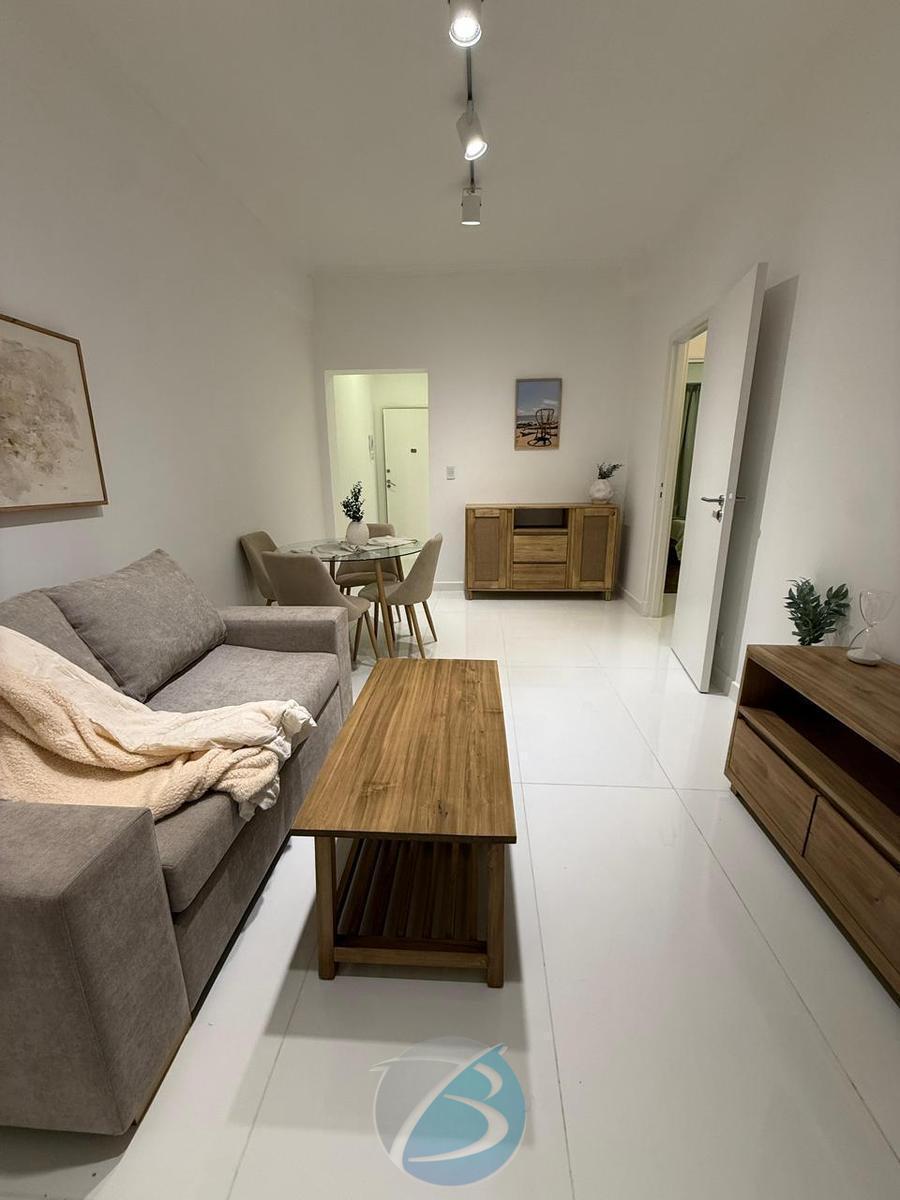Departamento 3 ambientes con dos patios propios – Zona Plaza Colón