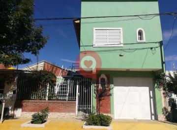 Casa · 171m² · 7 Ambientes · 1 Cochera · Casa Departamento Barrio Belgrano Neuquén - Apto Credito