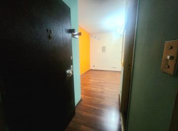 Departamento en Alquiler de 2 ambientes Caballito Norte · Excelente 2 Ambientes Interno Frente a Plaza Irlanda. Sólo con Garantía Familiar