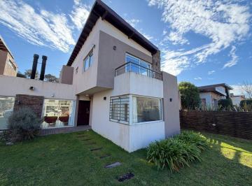 Casa · 117m² · 4 Ambientes · 1 Cochera · Exclusiva Casa a m del Mar