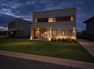 Casa · 135m² · 4 Ambientes · 2 Cocheras · Casa en Venta en Santa Sofia, Pilar del Este, Pilar