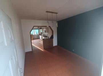 Casa · 73m² · 4 Ambientes · 1 Cochera · Casa en Venta 4 Ambientes con Fondo en Glew