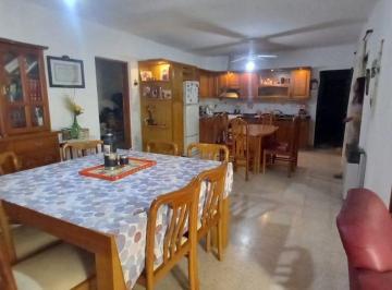 Casa · 186m² · 4 Ambientes · 2 Cocheras · Venta Casa + Depto 3 Dor Empalme Rentabilidad