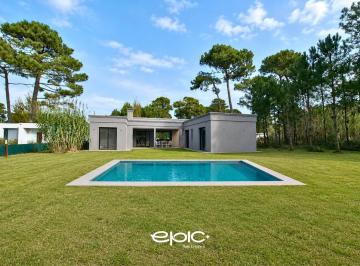 Casa · 210m² · 4 Ambientes · 1 Cochera · Casa en Venta en Pinamar