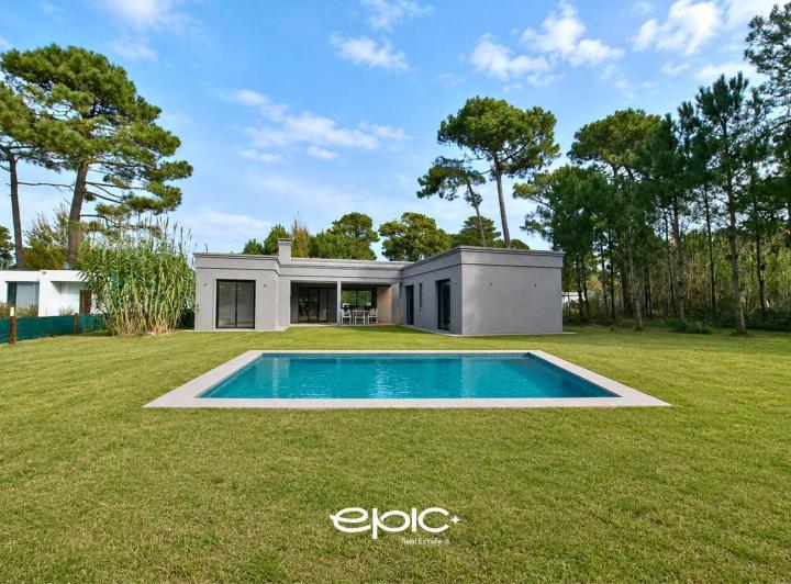 Casa · 210m² · 4 Ambientes · 1 Cochera