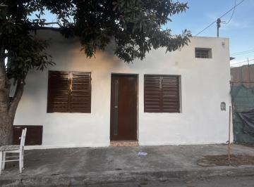 Casa de 2 ambientes, Córdoba · 2 Dorm con Cochera y Patio - a m de Av Valparaiso