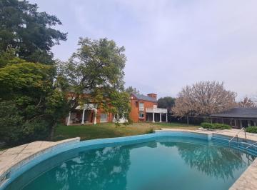 Casa · 600m² · 7 Ambientes · 4 Cocheras · Imponente Casa a Refaccionarse en Lomas de San Isidro, Sobre 2700 m²