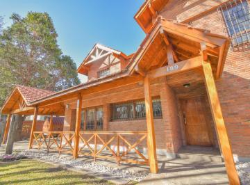 Casa · 236m² · 6 Ambientes · 4 Cocheras · Casa en Adrogué