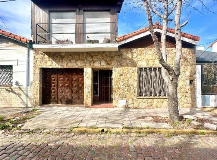 Casa · 110m² · 5 Ambientes · 1 Cochera