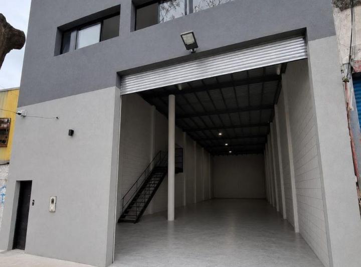 Bodega-Galpón · 250m² · 2 Ambientes