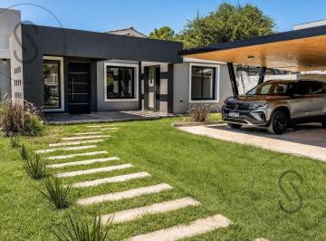 Casa · 216m² · 4 Dormitorios · 2 Cocheras · Venta Casa Santa Rita