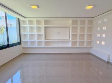 Casa · 216m² · 4 Dormitorios · 2 Cocheras · Venta Casa Santa Rita