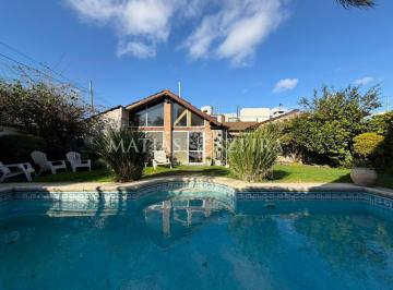 Casa · 170m² · 5 Ambientes · 2 Cocheras · Casa a La Venta en Ituzaingó Norte