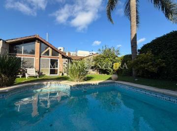 Casa · 170m² · 5 Ambientes · 2 Cocheras · Casa a La Venta en Ituzaingó Norte