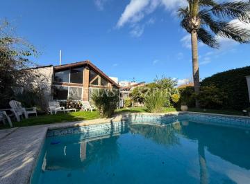 Casa · 170m² · 5 Ambientes · 2 Cocheras · Casa a La Venta en Ituzaingó Norte