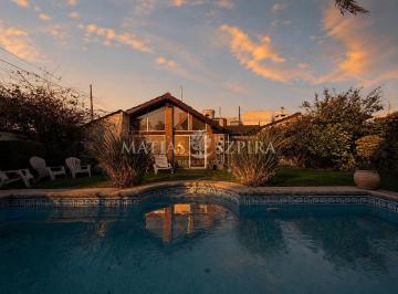 Casa · 170m² · 5 Ambientes · 2 Cocheras · Casa a La Venta en Ituzaingó Norte