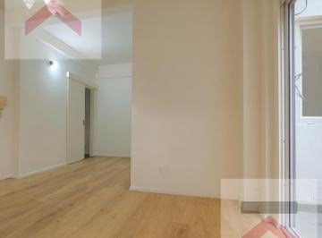 Oficina comercial · 39m² · 2 Ambientes · Oportunidad! Dos Amb Totalmente Reciclado a Nuevo con Patio! Apto Profesional