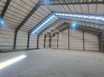 Bodega-Galpón · 400m² · Depósito Galpón en Alquiler en Bariloche, Patagonia, Argentina