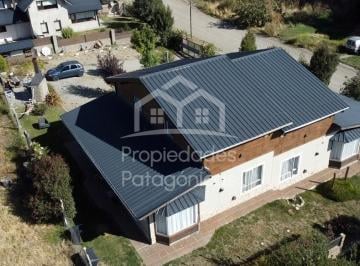 Hotel · 256m² · 1 Cochera · Casa Chalet en Venta en Aldea del Este, Bariloche, Patagonia
