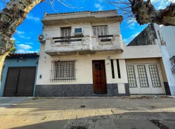 Casa · 160m² · 5 Ambientes · 1 Cochera · Casa a Reciclar en Haedo Sur Zonificación Rtma
