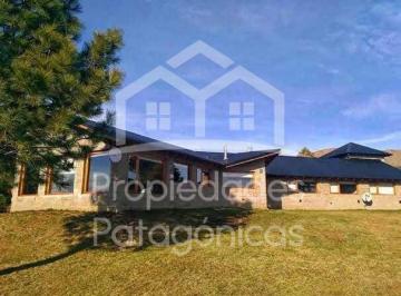 Casa · 240m² · 5 Ambientes · 2 Cocheras · Casa en Venta Dina Huapi Apto Credito, Permuta