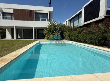 Casa · 290m² · 5 Ambientes · 2 Cocheras · Casa en Venta en Carpinchos, Nordelta, Tigre