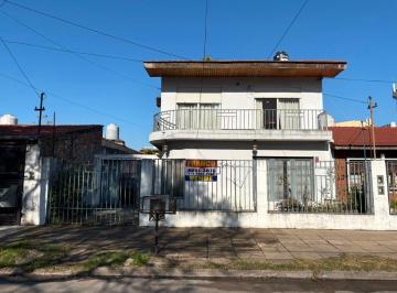 Casa de 6 ambientes, La Matanza · Casa 3 Amb con Pileta + Departamento P. A. 3 Ambientes
