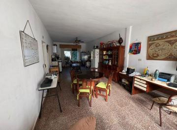 Casa de 6 ambientes, La Matanza · Casa 3 Amb con Pileta + Departamento P. A. 3 Ambientes