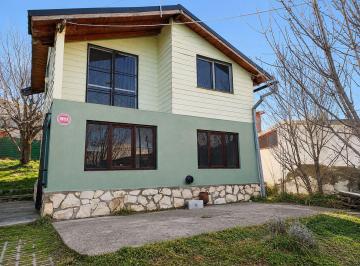 Casa · 111m² · 4 Ambientes · Casa Dúplex en Alquiler en Omega, Bariloche, Patagonia