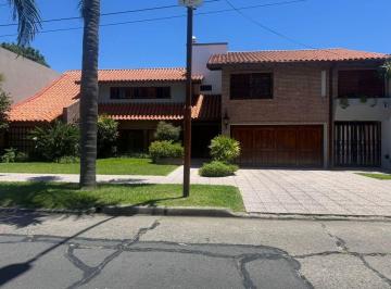 Casa · 385m² · 6 Ambientes · 6 Cocheras · Venta Casa 6 Ambientes Castelar con Pileta