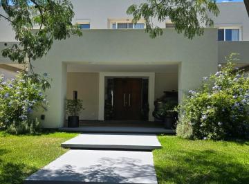 Casa · 412m² · 7 Ambientes · 2 Cocheras · Casa en Venta Los Lagos, Al Lago, 7 Ambientes, Nordelta, Tigre.